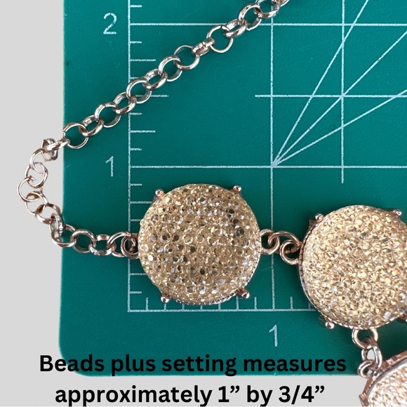 Gold tone unmarked statement necklace - Picture 10 of 15